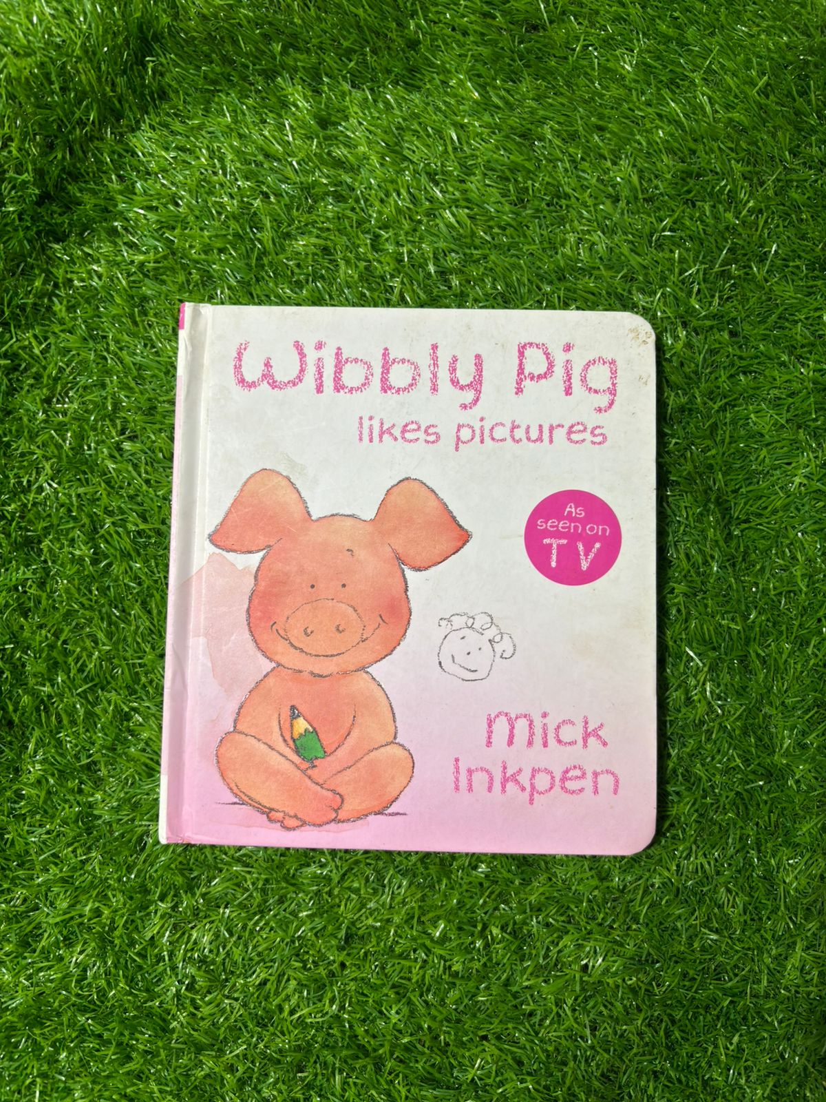 Wibbly Pig Makes Pictures Board Book