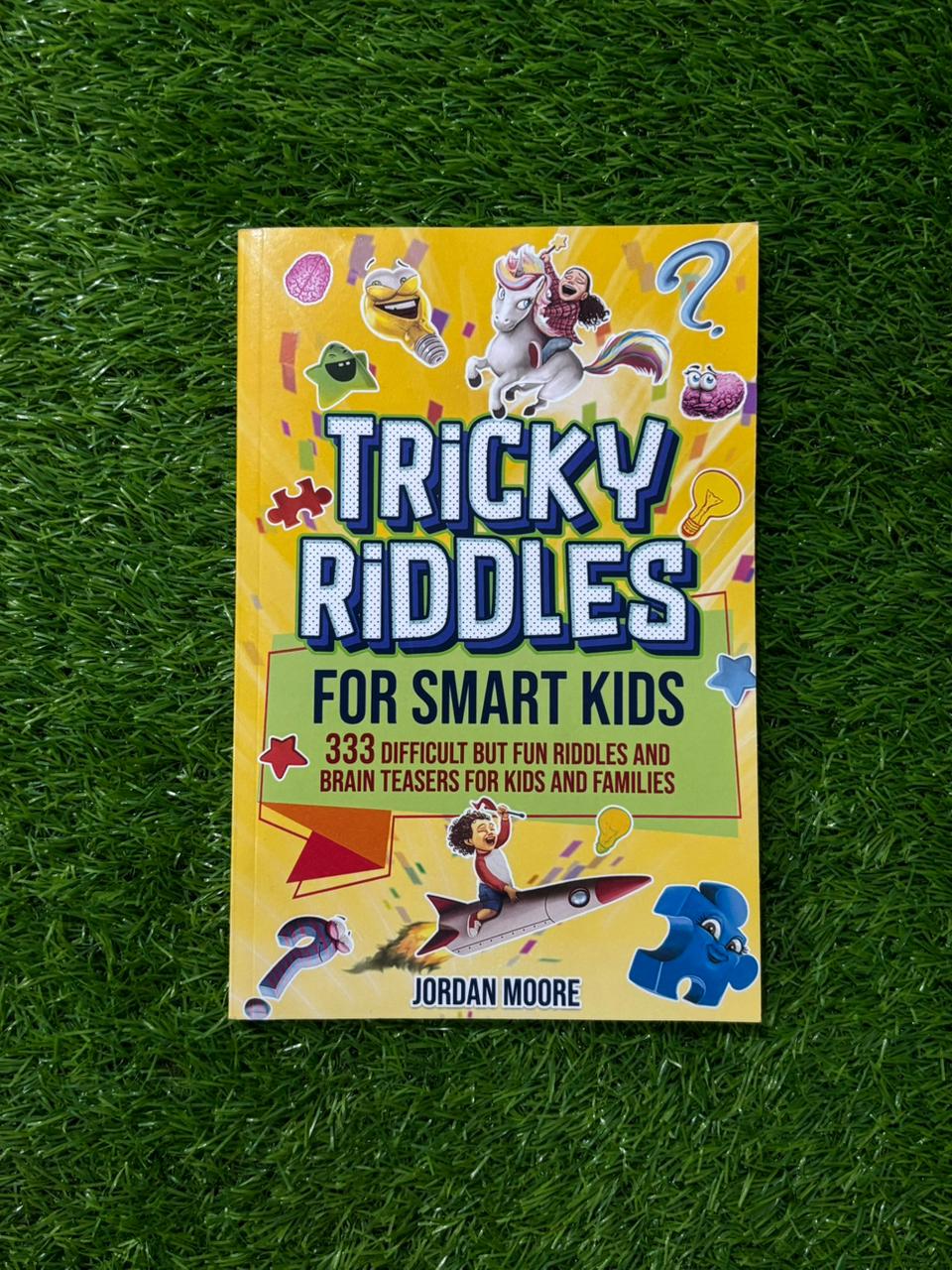 Tricky Riddles for Smart Kids: 333 Difficult But Fun Riddles And Brain Teasers For Kids And Families (Age 8-12)