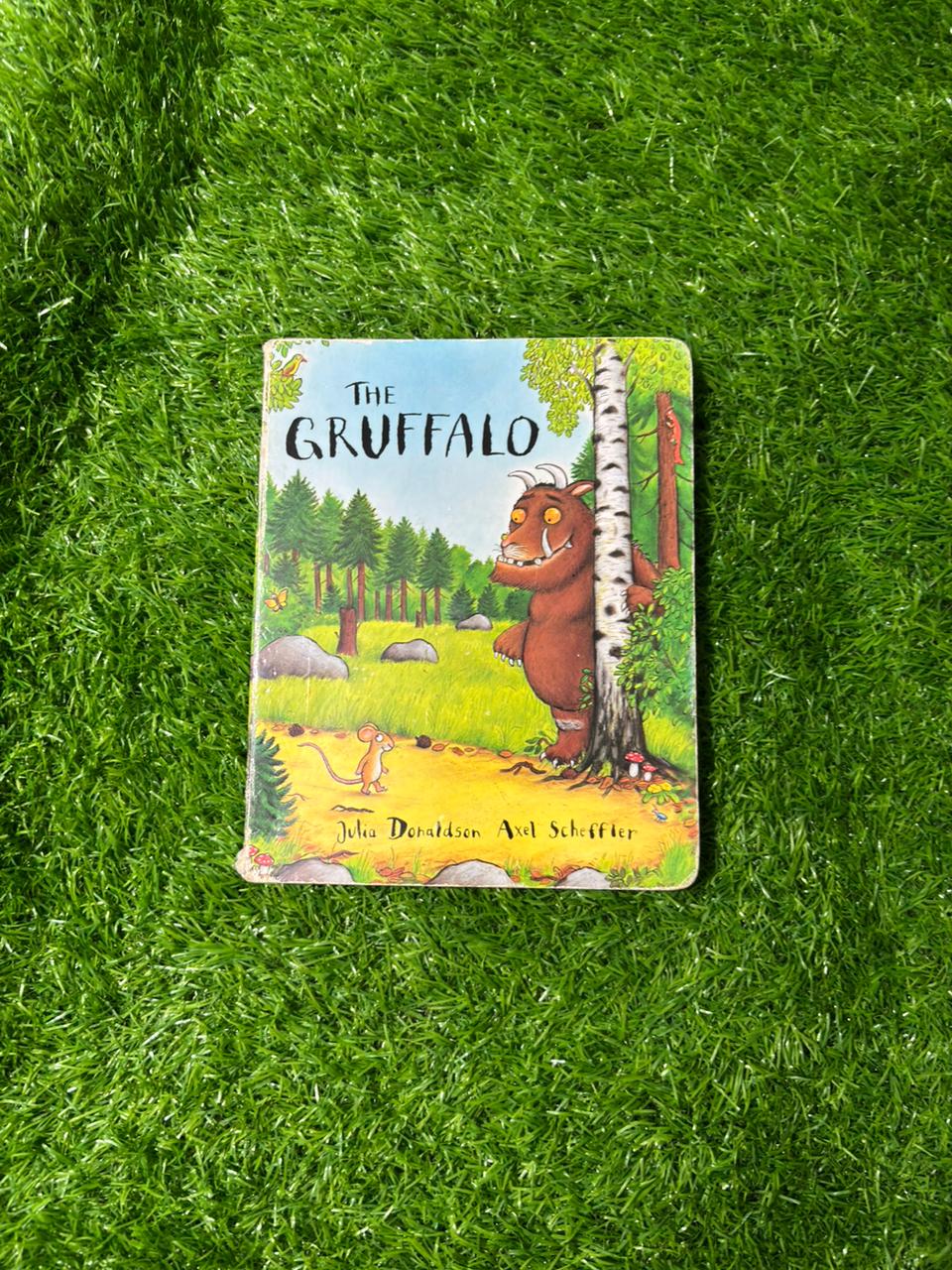 The Gruffalo: The classic rhyming picture book adventure and must-read bedtime family favourite